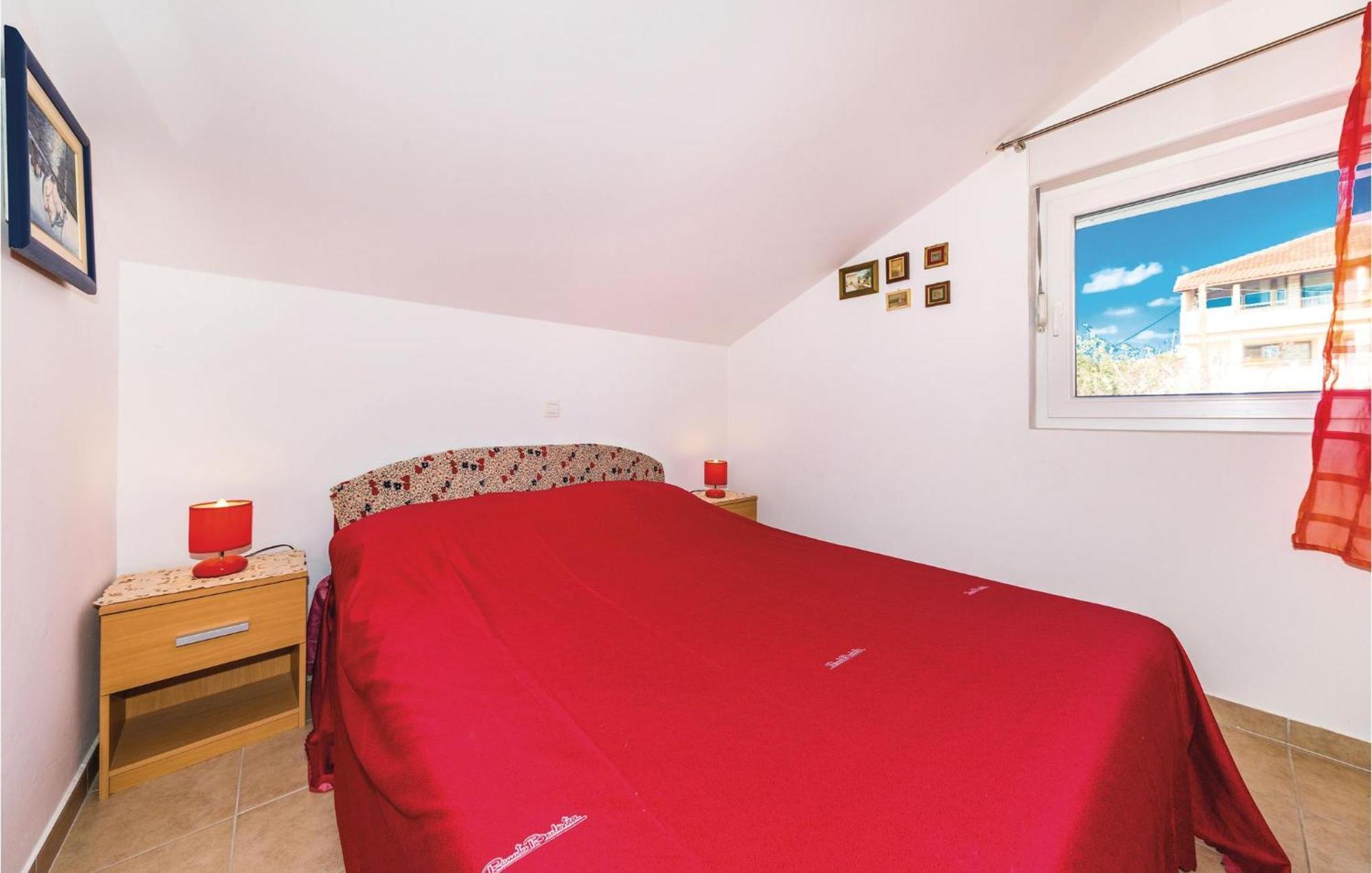 Two-Bedroom Apartment in Seget Vranjica Buitenkant foto