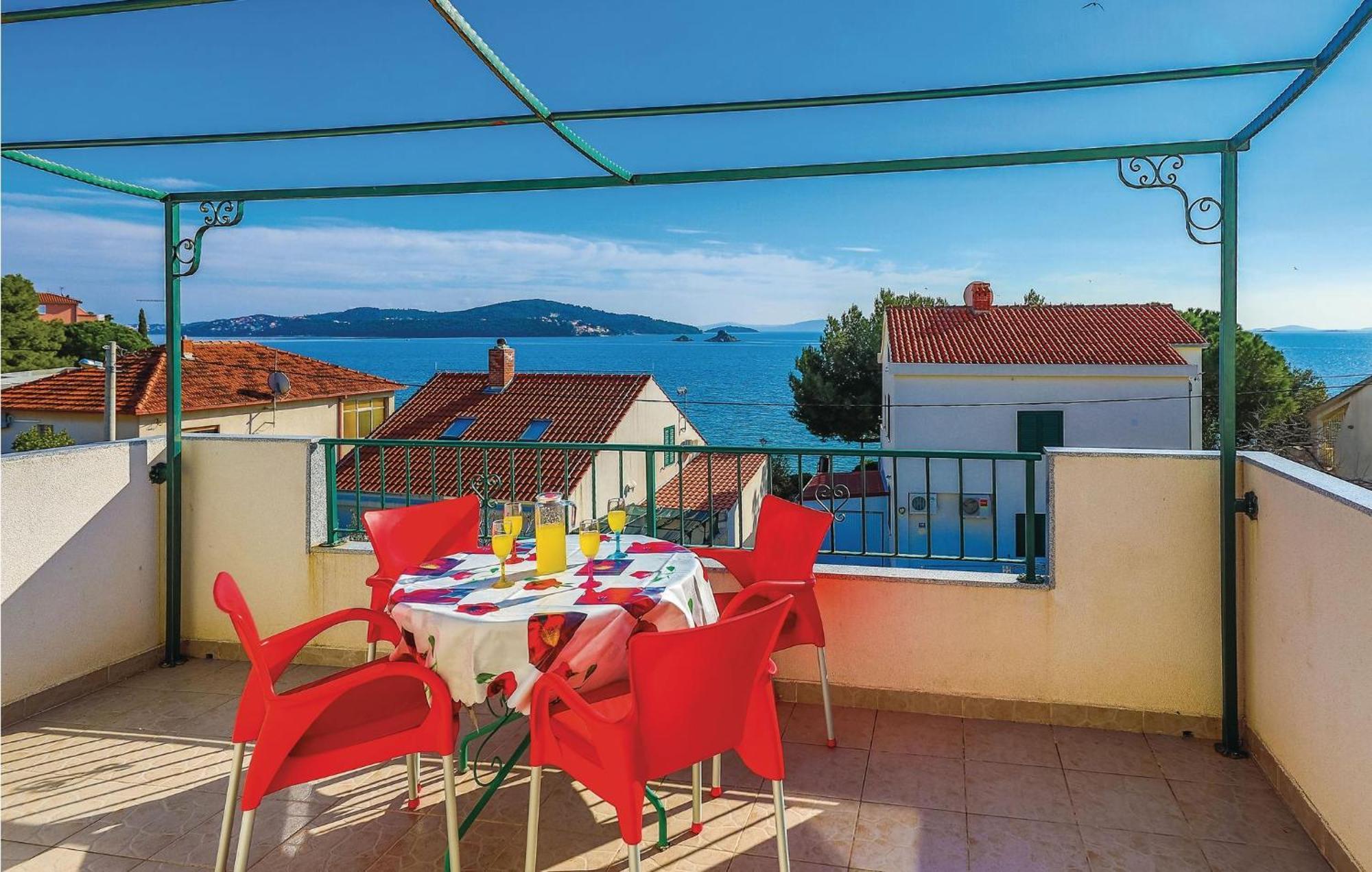 Two-Bedroom Apartment in Seget Vranjica Buitenkant foto