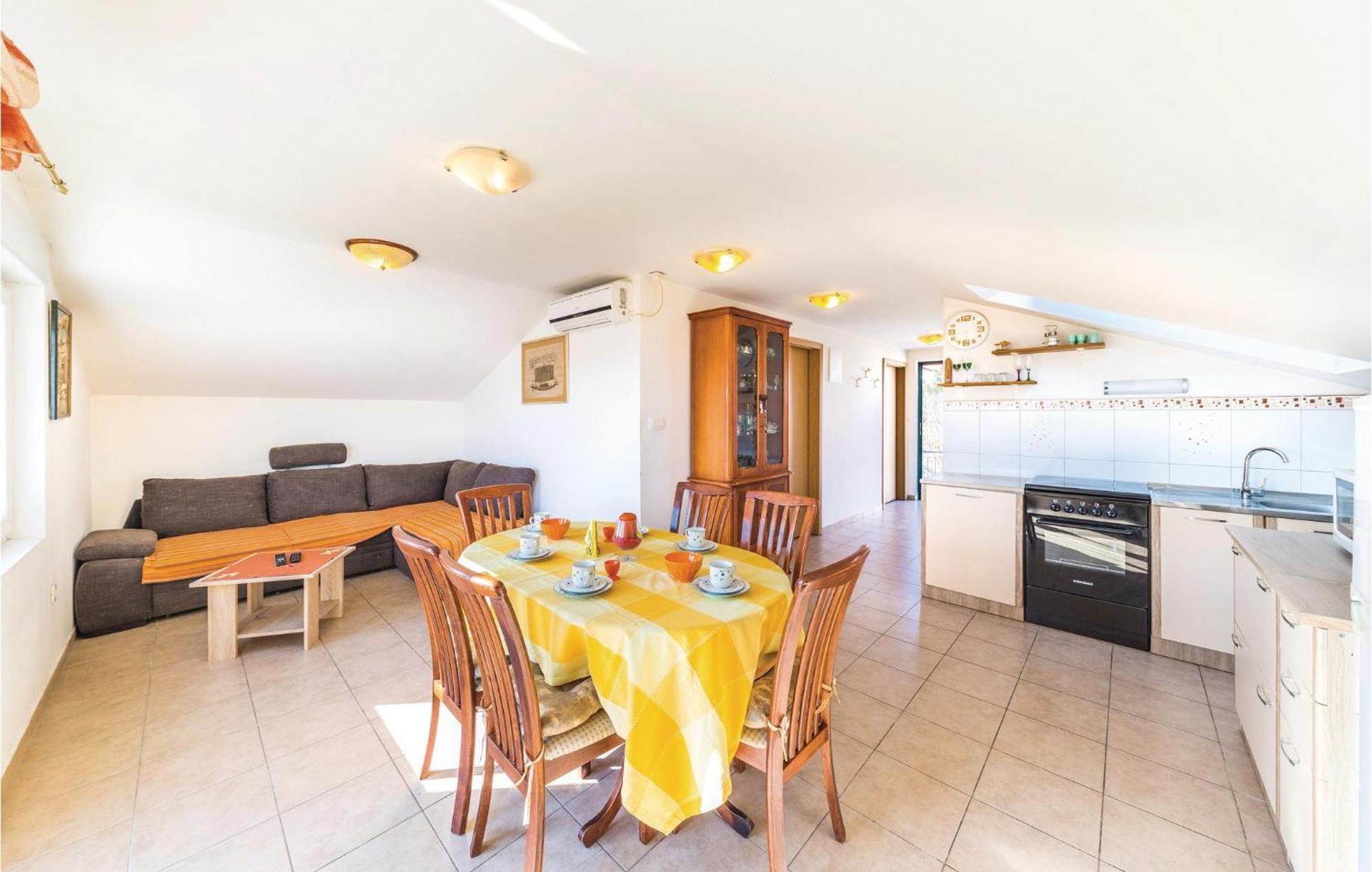 Two-Bedroom Apartment in Seget Vranjica Buitenkant foto